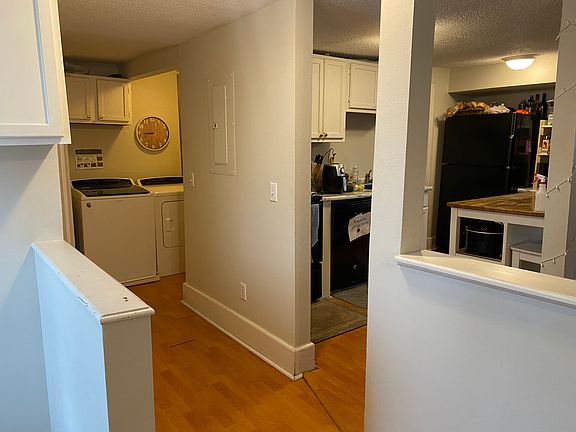 4th image of 1035 12th Ave SE #F2df13ad8
