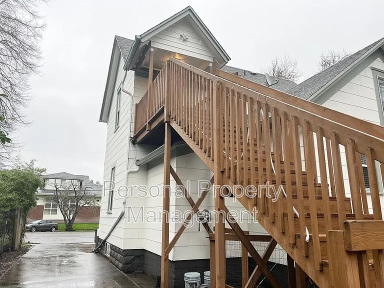 409 W McLoughlin Blvd #2 — Photo 3