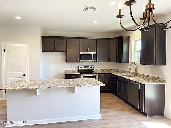 3rd image of 18047 Evergreen Dr