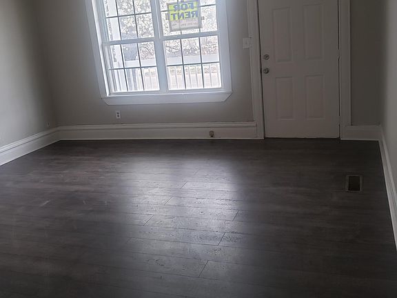 3rd image of 2118 8th St