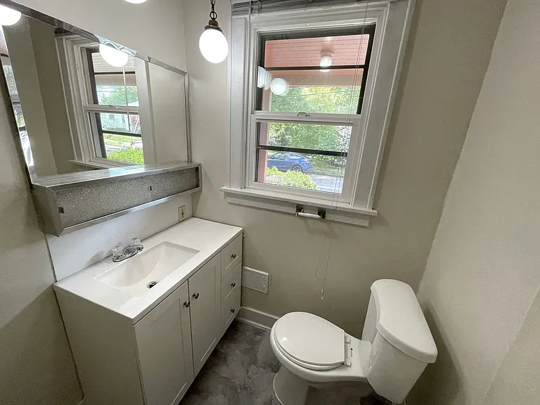 1336 NE 28th Ave — Photo 12