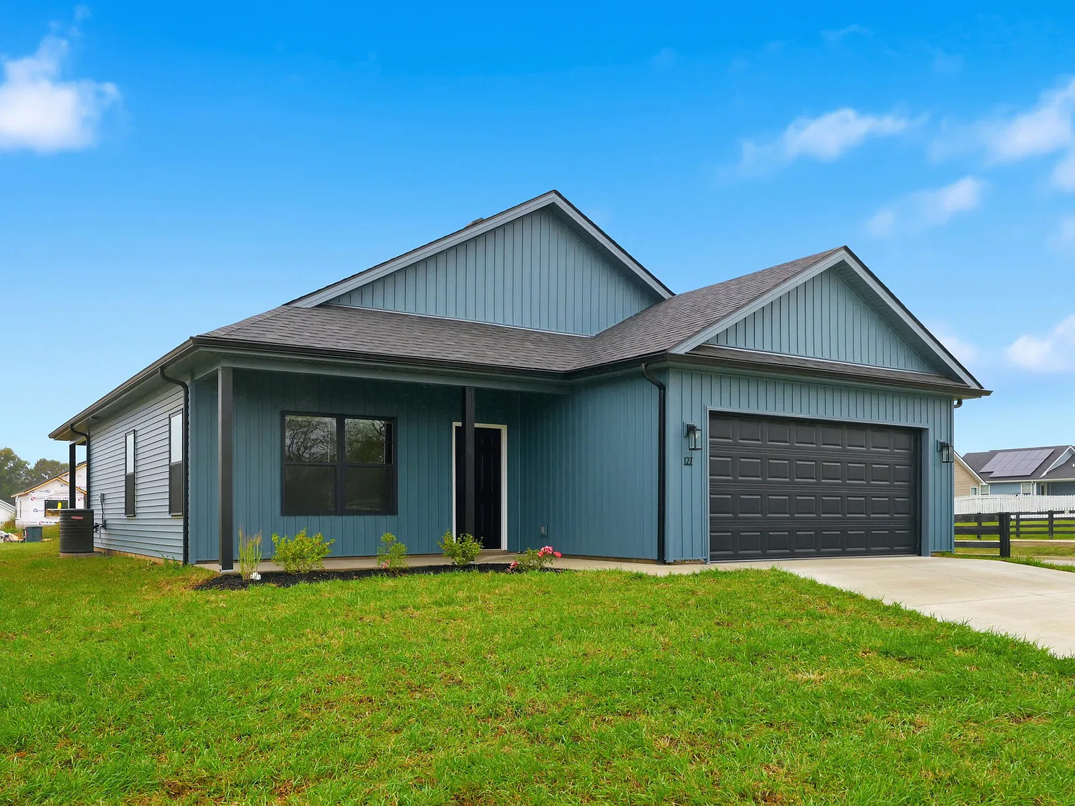 3 bed, 2.0 bath, 1380 sqft, $2,400 — Photo 3