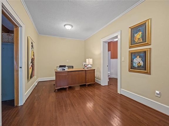 23rd image of 224 W Colonial Dr
