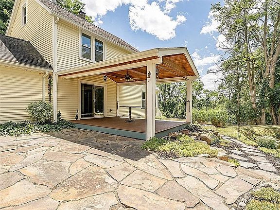 4th image of 2177 Quaker Rd