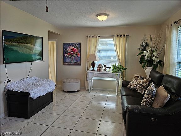 5th image of 7 Tangerine Ct