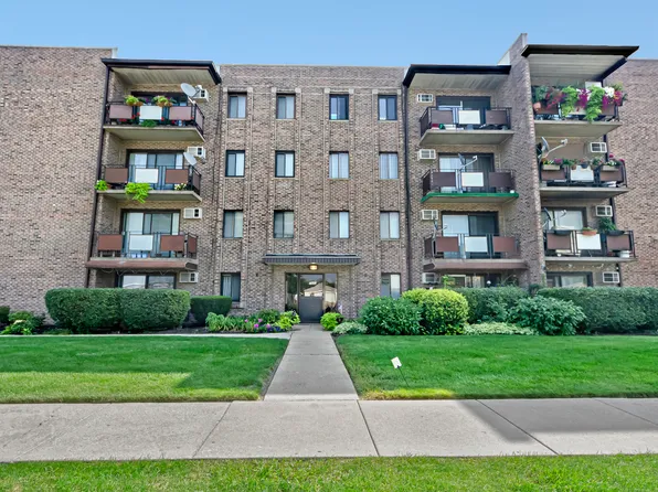 7945 Oketo Ave #207, Bridgeview, IL 60455