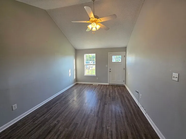 704 Carbondale Dr — Photo 4