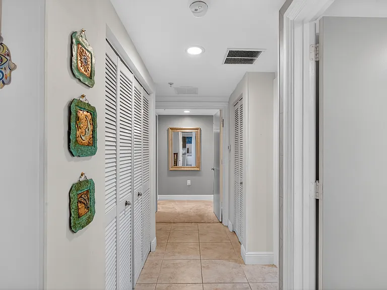 2700 N Federal Hwy #203 — Photo 11