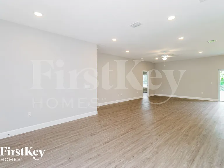 356 Garbelmann St SW — Photo 2