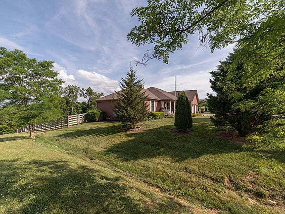 5th image of 43 Charlene Ct