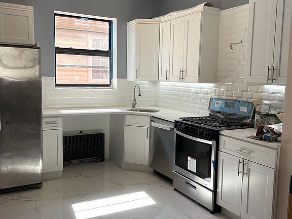 3rd image of 30 Kensington Ave Floor 2