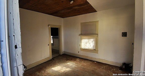3rd image of 1116 S San Marcos