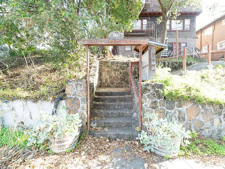 1321 Spruce — Photo 11
