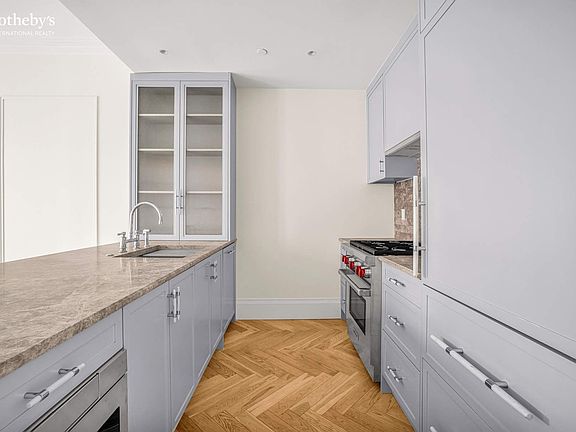 5th image of 250 E 21st St #5F