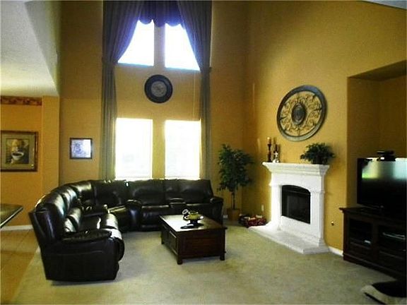 4th image of 2425 Piney Point Dr