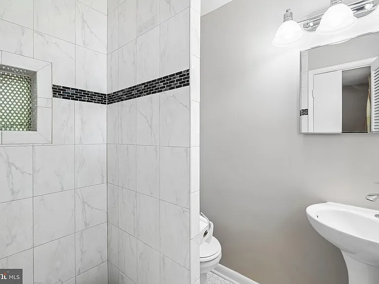1103 Playford Ln — Photo 9