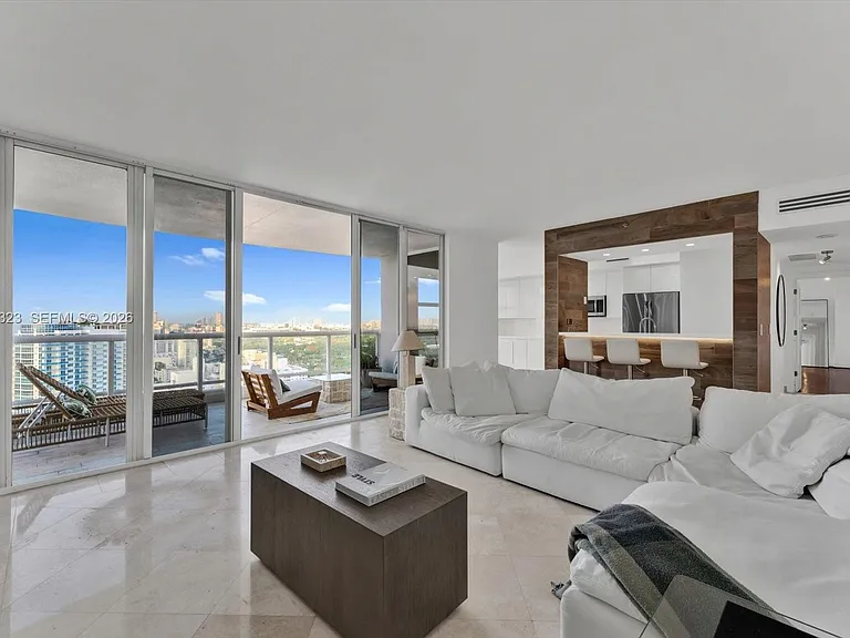 4201 Collins Ave #2301 — Photo 7