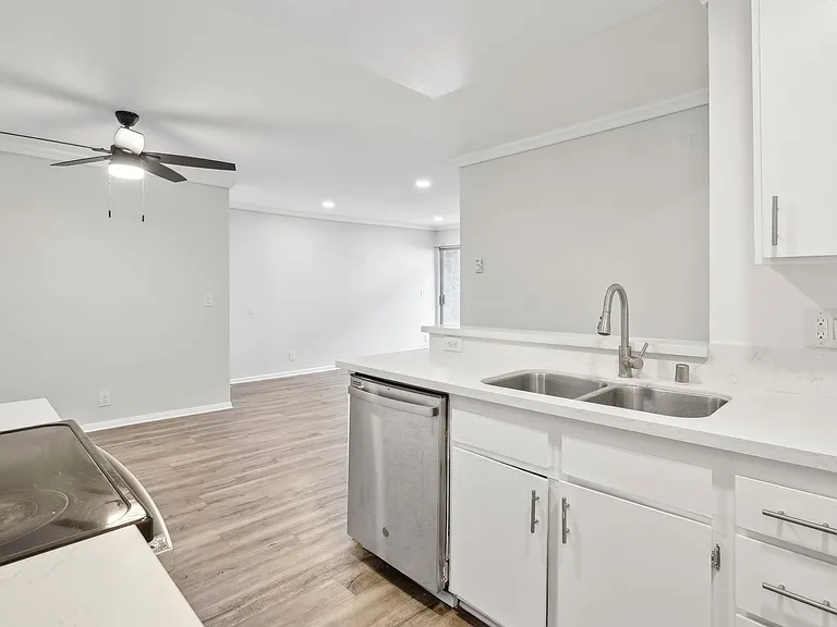 4444 Ensign Avenue — Photo 25