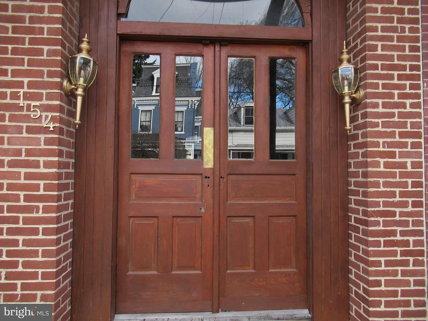 152 W South St photo 1