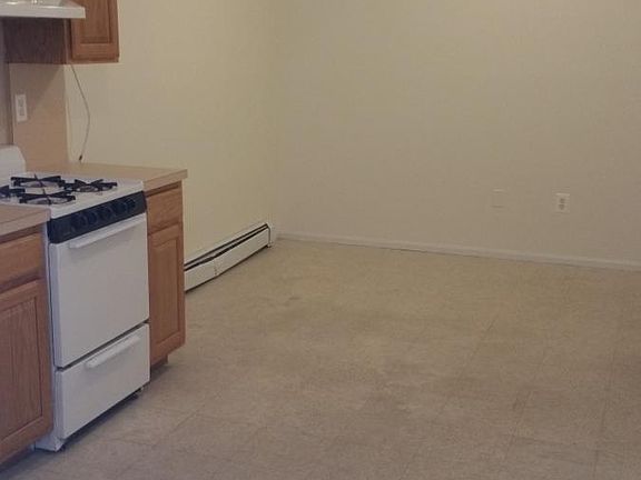 3rd image of 206 Beach Ave
