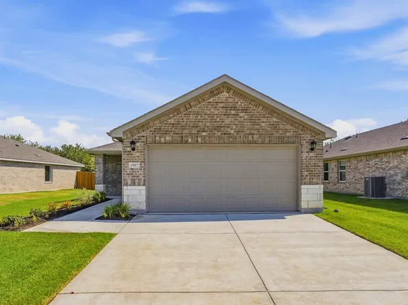 1907 Glory Dr, Bonham, TX 75418