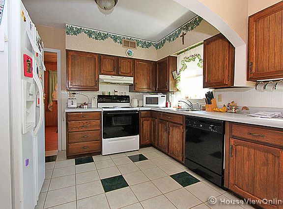 4th image of 210 Ste Genevieve Dr