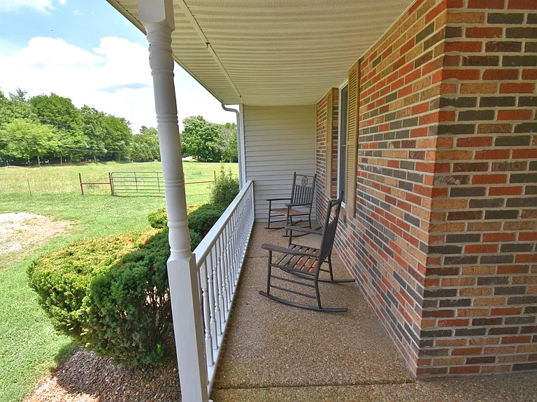 1525 W Harpeth Rd — Photo 2