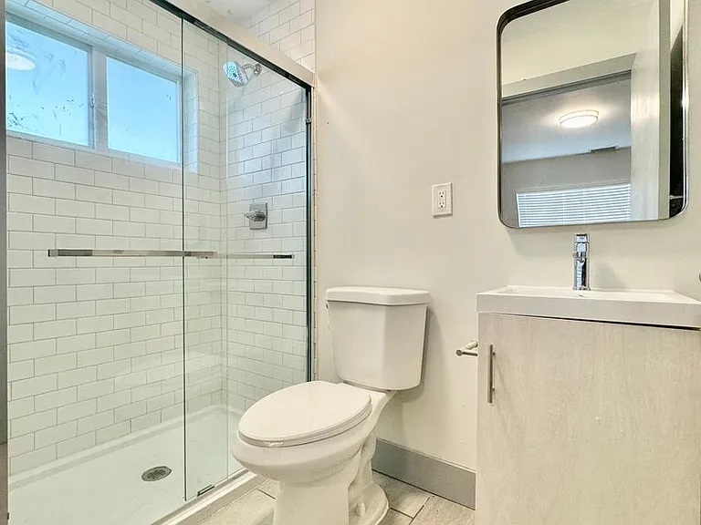 4112 NW 18th Ave — Photo 10