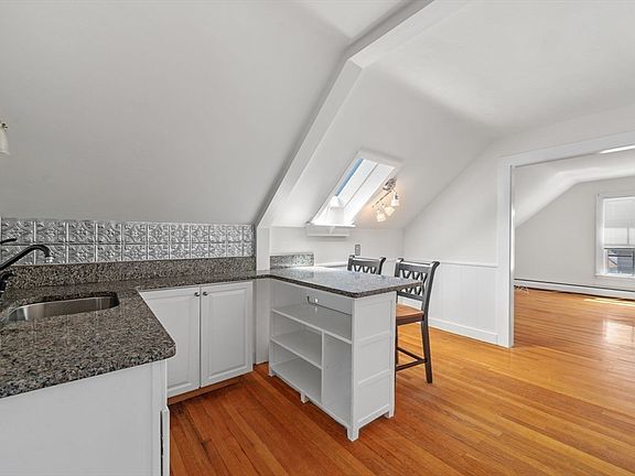 4th image of 9 Boardman St #3