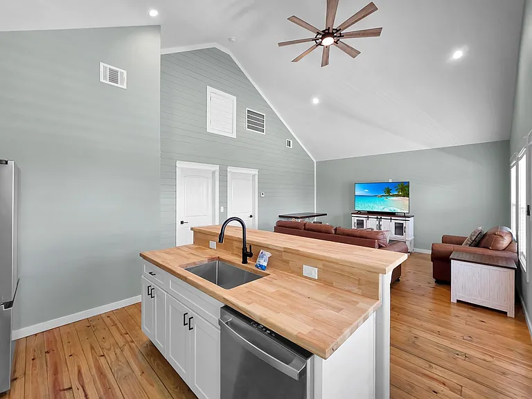 1032 Sunset Cir W — Photo 20