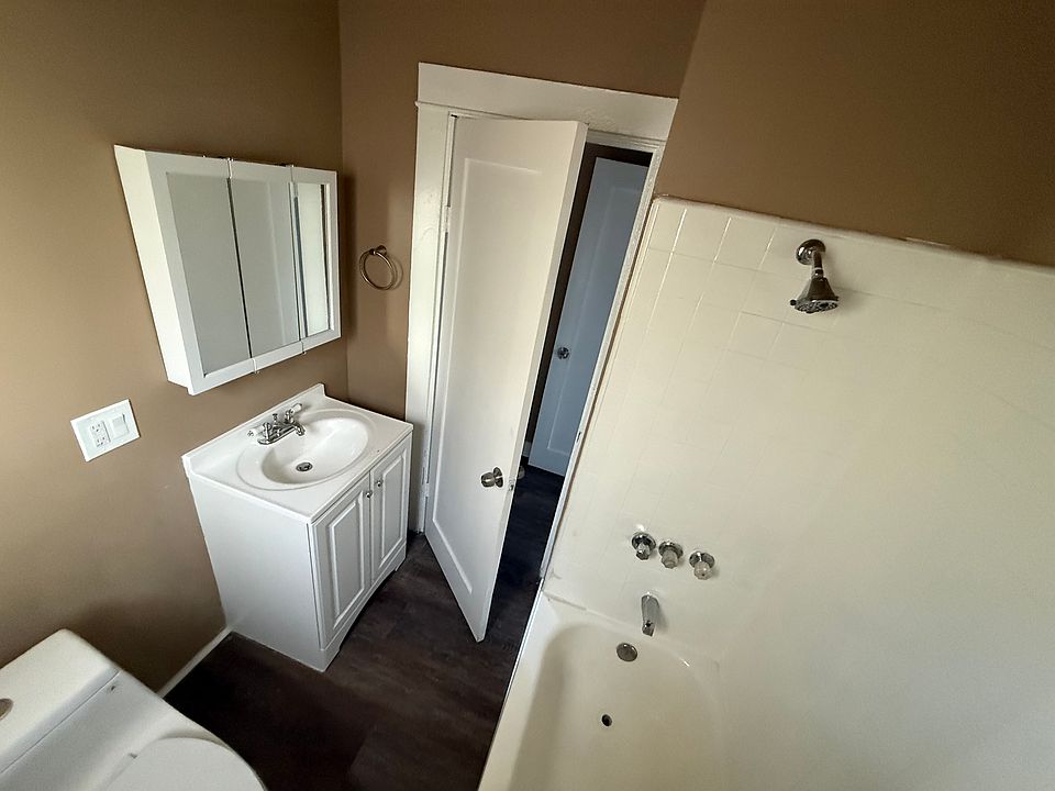 1st image of 203 1/2 W 78th St