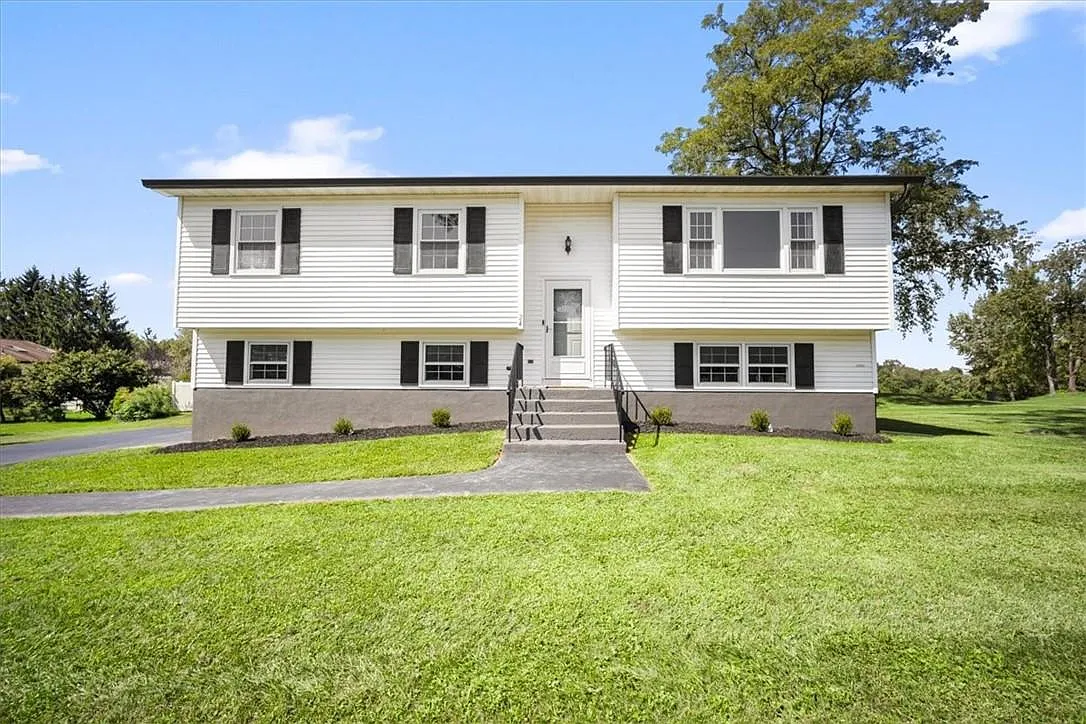 24 Mina Drive photo 1
