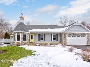 9950 N River Rd, Freeland, MI 48623