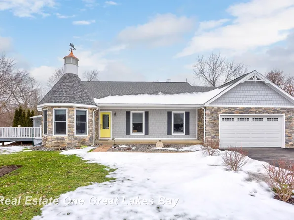 9950 N River Rd, Freeland, MI 48623