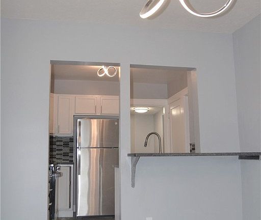 5th image of 114 Beebe Ave