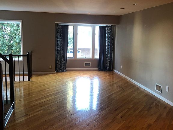 4th image of 119 Commodore Dr #119