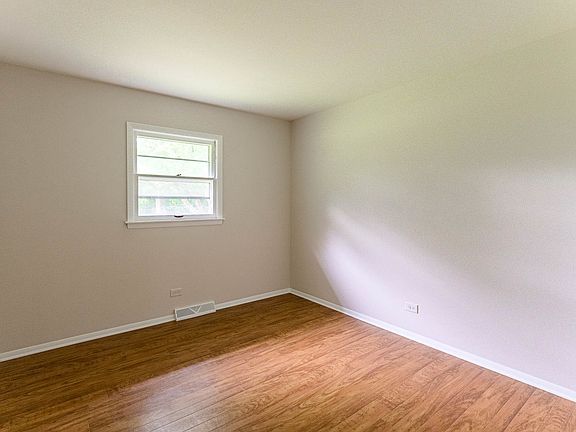 5th image of 30197 N Park Ln