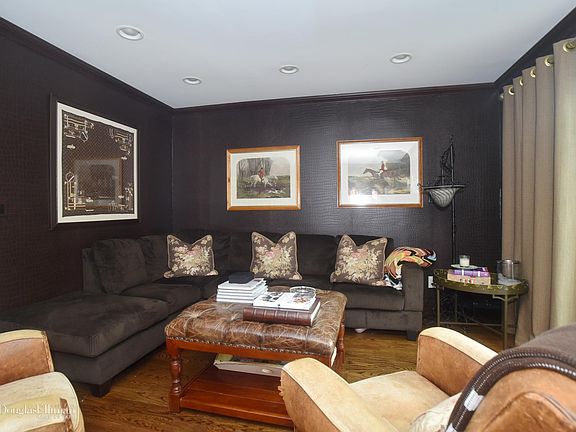 3rd image of 296 Vista Dr