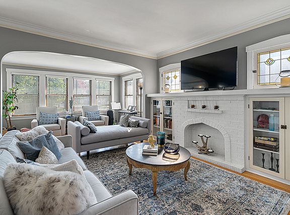 4th image of 1041 Lyman Ave