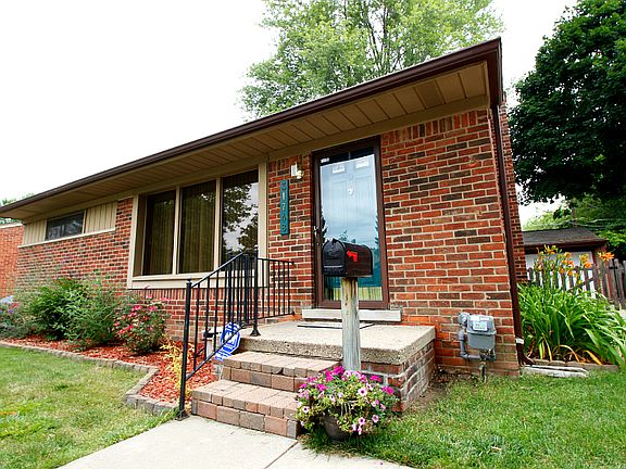 3rd image of 31748 Wyoming St