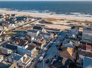 40 Trenton Ave, East Atlantic Beach, NY 11561