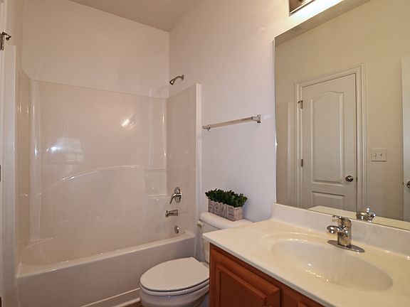 5th image of 1312 Wild Rose Dr SE