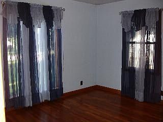 4th image of 421 W Southside Blvd