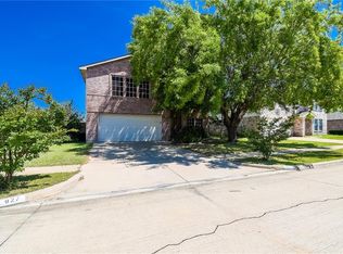 827 Bigfork Dr, Arlington, TX 76001
