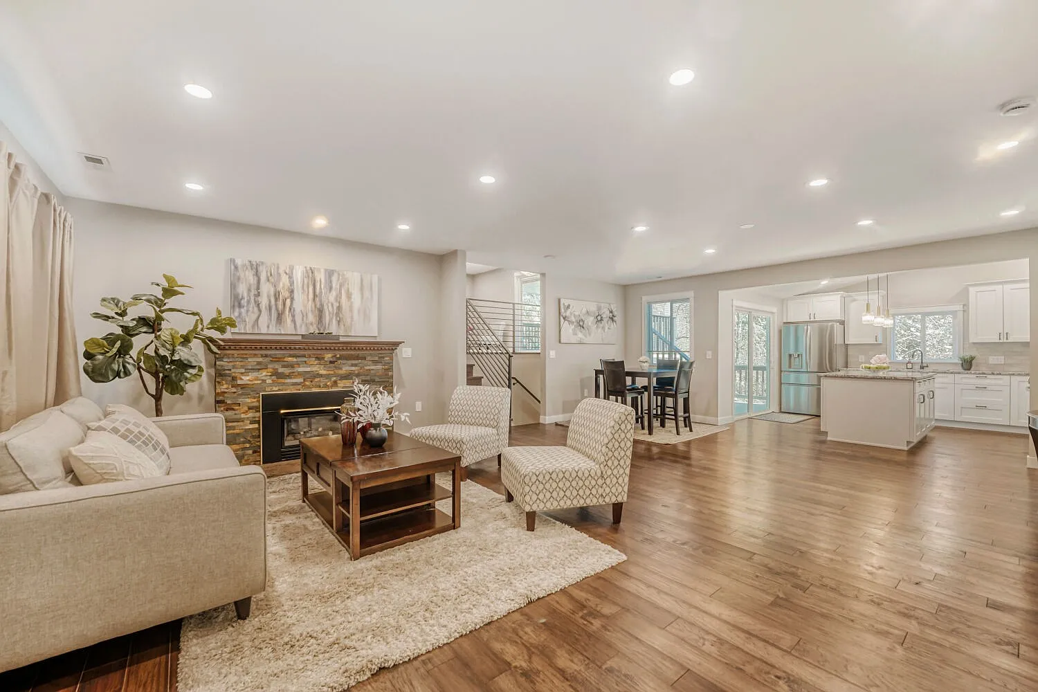3 bed, 2326 sqft, $3,795 — Photo 4