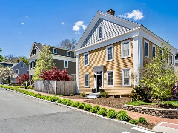 251 Merrimac St #1, Newburyport, MA 01950