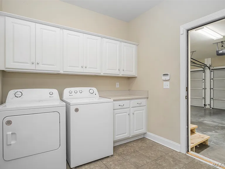 5540 Ash Grove Cir — Photo 2