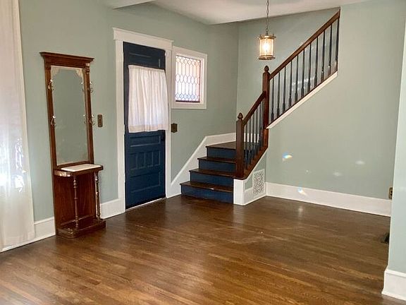 3rd image of 3001 Oak St