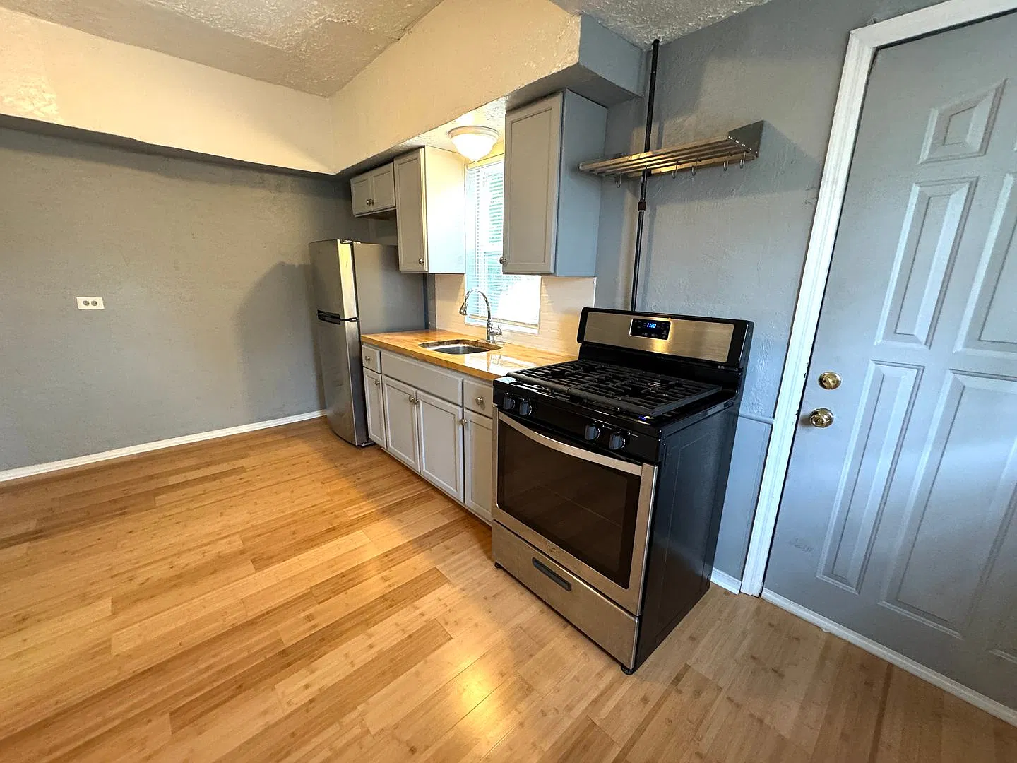 Holy Cross Apartment 1 Bed 1 Bath — Photo 1