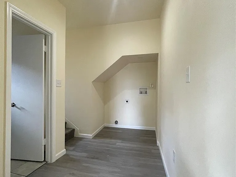 2119 Davis St — Photo 17
